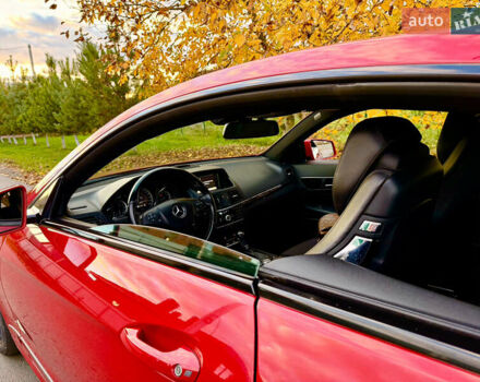 Красный Мерседес Е-Класс, объемом двигателя 1.8 л и пробегом 150 тыс. км за 16300 $, фото 28 на Automoto.ua