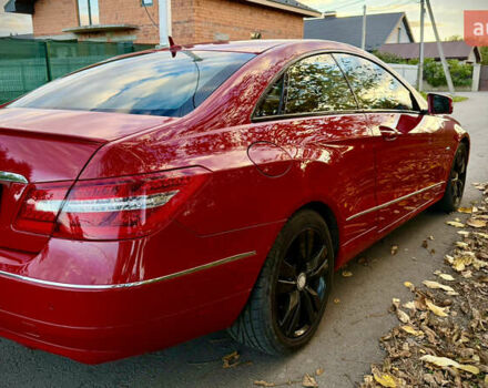 Красный Мерседес Е-Класс, объемом двигателя 1.8 л и пробегом 150 тыс. км за 16300 $, фото 5 на Automoto.ua