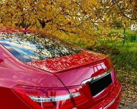 Красный Мерседес Е-Класс, объемом двигателя 1.8 л и пробегом 150 тыс. км за 16300 $, фото 1 на Automoto.ua