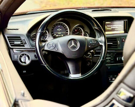 Красный Мерседес Е-Класс, объемом двигателя 1.8 л и пробегом 150 тыс. км за 16300 $, фото 23 на Automoto.ua