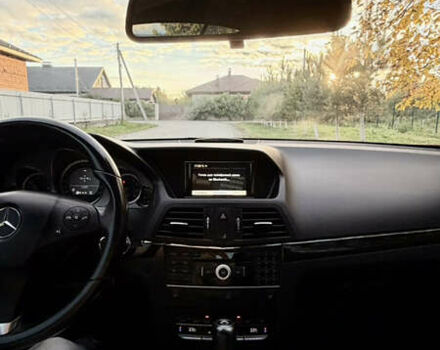 Красный Мерседес Е-Класс, объемом двигателя 1.8 л и пробегом 150 тыс. км за 16300 $, фото 7 на Automoto.ua