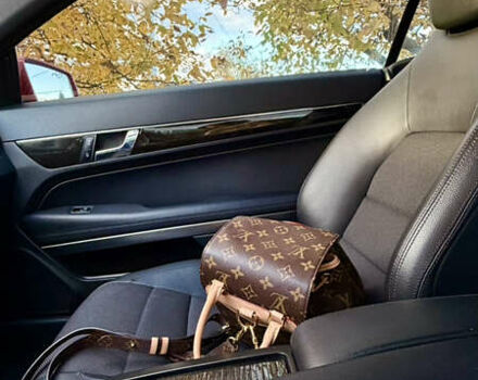 Красный Мерседес Е-Класс, объемом двигателя 1.8 л и пробегом 150 тыс. км за 16300 $, фото 11 на Automoto.ua