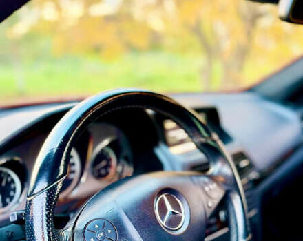 Красный Мерседес Е-Класс, объемом двигателя 1.8 л и пробегом 150 тыс. км за 16300 $, фото 25 на Automoto.ua