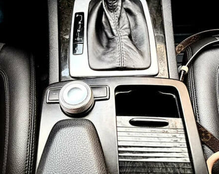 Красный Мерседес Е-Класс, объемом двигателя 1.8 л и пробегом 150 тыс. км за 16300 $, фото 9 на Automoto.ua