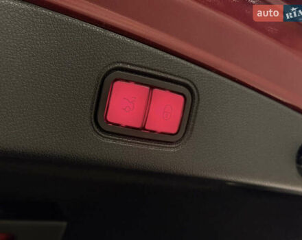 Червоний Мерседес Е-Клас, об'ємом двигуна 1.99 л та пробігом 30 тис. км за 69000 $, фото 43 на Automoto.ua