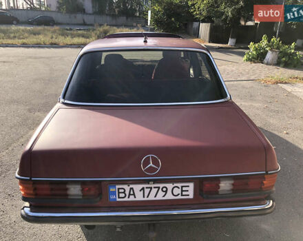 Красный Мерседес Е-Класс, объемом двигателя 2.4 л и пробегом 290 тыс. км за 3500 $, фото 5 на Automoto.ua