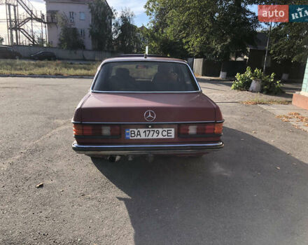 Красный Мерседес Е-Класс, объемом двигателя 2.4 л и пробегом 290 тыс. км за 3500 $, фото 6 на Automoto.ua