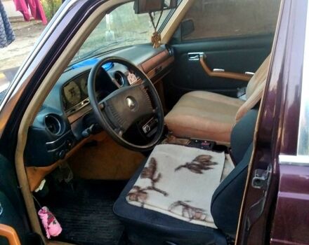 Красный Мерседес Е-Класс, объемом двигателя 2.3 л и пробегом 200 тыс. км за 1500 $, фото 2 на Automoto.ua