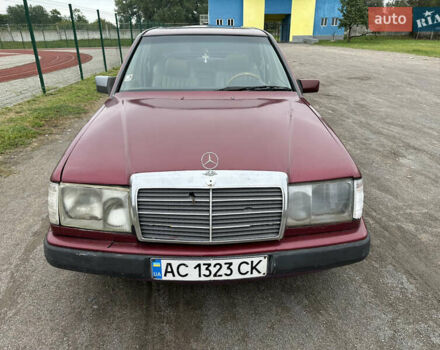 Красный Мерседес Е-Класс, объемом двигателя 2 л и пробегом 400 тыс. км за 750 $, фото 2 на Automoto.ua