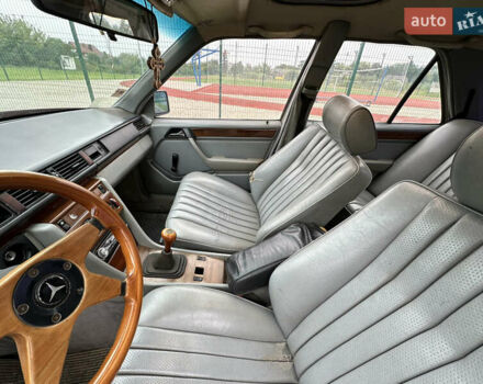 Червоний Мерседес Е-Клас, об'ємом двигуна 2 л та пробігом 400 тис. км за 699 $, фото 7 на Automoto.ua
