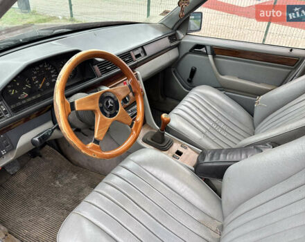 Красный Мерседес Е-Класс, объемом двигателя 2 л и пробегом 400 тыс. км за 750 $, фото 6 на Automoto.ua