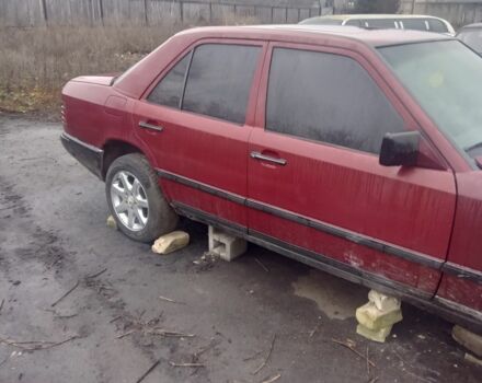 Красный Мерседес Е-Класс, объемом двигателя 2 л и пробегом 389 тыс. км за 700 $, фото 2 на Automoto.ua