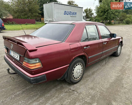 Красный Мерседес Е-Класс, объемом двигателя 2 л и пробегом 400 тыс. км за 750 $, фото 4 на Automoto.ua