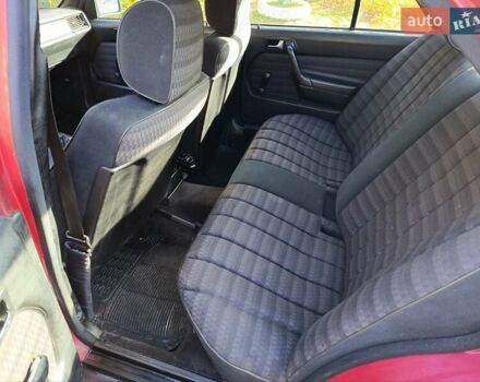 Червоний Мерседес Е-Клас, об'ємом двигуна 2 л та пробігом 349 тис. км за 1700 $, фото 2 на Automoto.ua