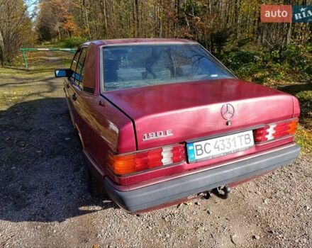 Червоний Мерседес Е-Клас, об'ємом двигуна 2 л та пробігом 349 тис. км за 1700 $, фото 4 на Automoto.ua