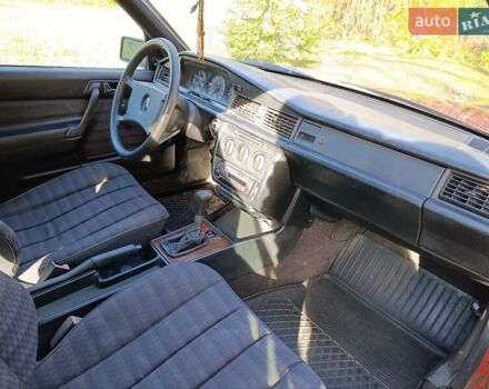 Червоний Мерседес Е-Клас, об'ємом двигуна 2 л та пробігом 349 тис. км за 1700 $, фото 10 на Automoto.ua