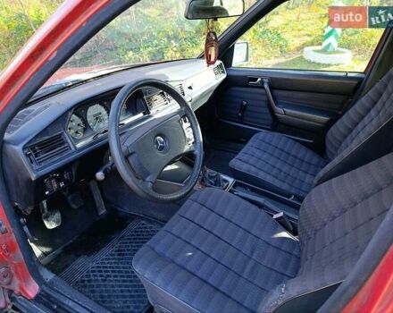 Червоний Мерседес Е-Клас, об'ємом двигуна 2 л та пробігом 349 тис. км за 1700 $, фото 3 на Automoto.ua