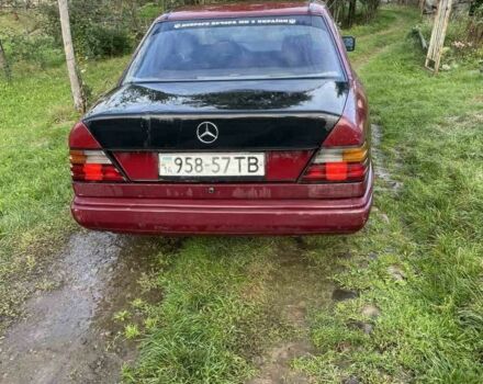 Красный Мерседес Е-Класс, объемом двигателя 3 л и пробегом 354 тыс. км за 1100 $, фото 7 на Automoto.ua