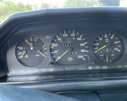 Красный Мерседес Е-Класс, объемом двигателя 3 л и пробегом 354 тыс. км за 1100 $, фото 2 на Automoto.ua