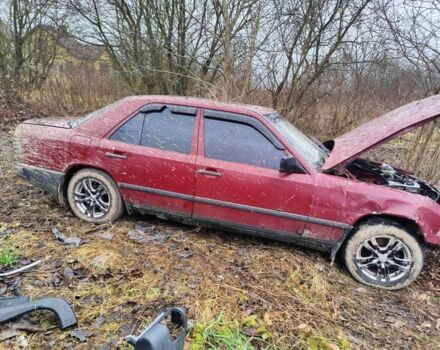 Красный Мерседес Е-Класс, объемом двигателя 3 л и пробегом 400 тыс. км за 1000 $, фото 1 на Automoto.ua