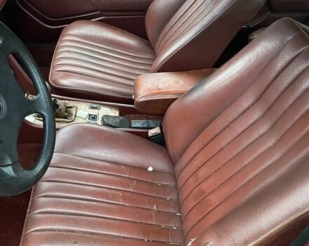 Червоний Мерседес Е-Клас, об'ємом двигуна 3 л та пробігом 300 тис. км за 1111 $, фото 2 на Automoto.ua