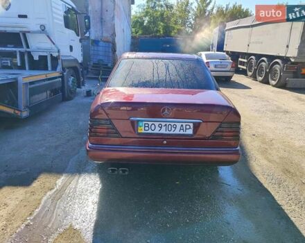 Червоний Мерседес Е-Клас, об'ємом двигуна 3 л та пробігом 350 тис. км за 3200 $, фото 2 на Automoto.ua