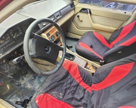 Красный Мерседес Е-Класс, объемом двигателя 3 л и пробегом 400 тыс. км за 1000 $, фото 7 на Automoto.ua