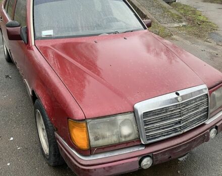 Червоний Мерседес Е-Клас, об'ємом двигуна 3 л та пробігом 300 тис. км за 1111 $, фото 1 на Automoto.ua