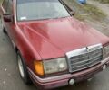 Червоний Мерседес Е-Клас, об'ємом двигуна 3 л та пробігом 300 тис. км за 1111 $, фото 1 на Automoto.ua