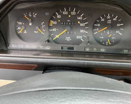 Червоний Мерседес Е-Клас, об'ємом двигуна 2.5 л та пробігом 421 тис. км за 5200 $, фото 12 на Automoto.ua