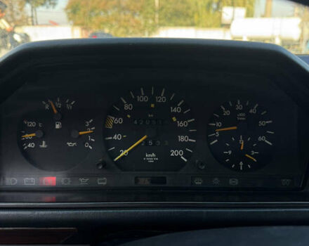 Мерседес Е-Класс 1990 в Тернополе на Automoto.ua Красный Мерседес Е-Класс, объемом двигателя 2.5 л и пробегом 420 тыс. км за 4100 $, фото 8 на Automoto.ua