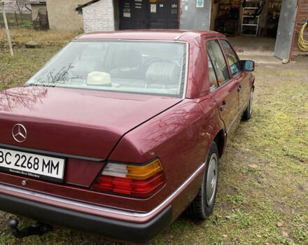 Червоний Мерседес Е-Клас, об'ємом двигуна 2.5 л та пробігом 421 тис. км за 5200 $, фото 4 на Automoto.ua