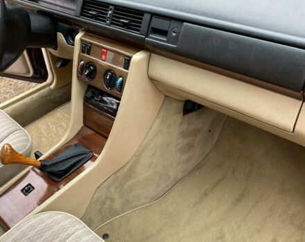 Червоний Мерседес Е-Клас, об'ємом двигуна 2.5 л та пробігом 421 тис. км за 5200 $, фото 84 на Automoto.ua