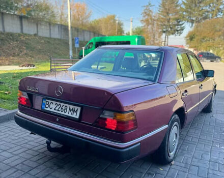 Мерседес Е-Класс 1990 в Тернополе на Automoto.ua Красный Мерседес Е-Класс, объемом двигателя 2.5 л и пробегом 420 тыс. км за 4100 $, фото 3 на Automoto.ua