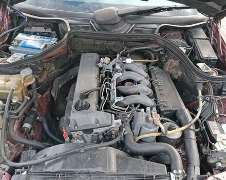 Красный Мерседес Е-Класс, объемом двигателя 2.5 л и пробегом 350 тыс. км за 2600 $, фото 6 на Automoto.ua