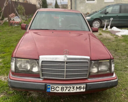 Червоний Мерседес Е-Клас, об'ємом двигуна 3 л та пробігом 300 тис. км за 2300 $, фото 2 на Automoto.ua