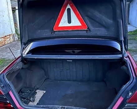 Красный Мерседес Е-Класс, объемом двигателя 2.5 л и пробегом 350 тыс. км за 2100 $, фото 8 на Automoto.ua