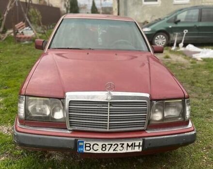 Красный Мерседес Е-Класс, объемом двигателя 3 л и пробегом 300 тыс. км за 2300 $, фото 3 на Automoto.ua