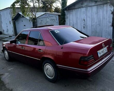 Красный Мерседес Е-Класс, объемом двигателя 2.5 л и пробегом 350 тыс. км за 2100 $, фото 2 на Automoto.ua