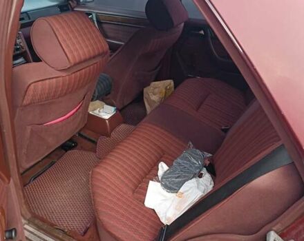 Красный Мерседес Е-Класс, объемом двигателя 2.5 л и пробегом 350 тыс. км за 2600 $, фото 7 на Automoto.ua