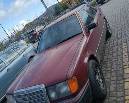 Красный Мерседес Е-Класс, объемом двигателя 2.5 л и пробегом 350 тыс. км за 2600 $, фото 1 на Automoto.ua