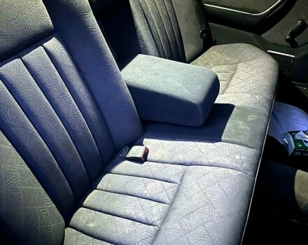 Красный Мерседес Е-Класс, объемом двигателя 2.5 л и пробегом 350 тыс. км за 2100 $, фото 7 на Automoto.ua