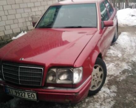 Красный Мерседес Е-Класс, объемом двигателя 2.2 л и пробегом 407 тыс. км за 2400 $, фото 2 на Automoto.ua