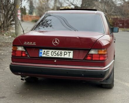 Красный Мерседес Е-Класс, объемом двигателя 2.2 л и пробегом 390 тыс. км за 4600 $, фото 2 на Automoto.ua