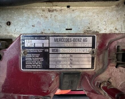 Красный Мерседес Е-Класс, объемом двигателя 2.2 л и пробегом 390 тыс. км за 4600 $, фото 16 на Automoto.ua