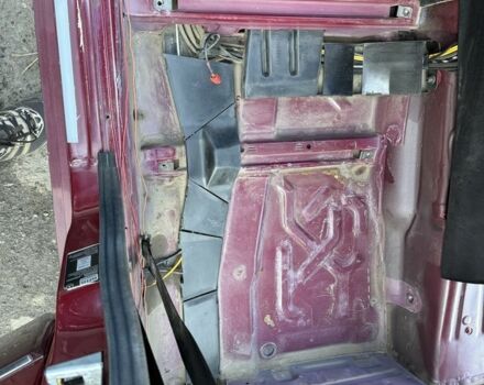 Красный Мерседес Е-Класс, объемом двигателя 2.2 л и пробегом 390 тыс. км за 4600 $, фото 17 на Automoto.ua