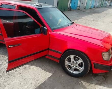 Красный Мерседес Е-Класс, объемом двигателя 2 л и пробегом 10 тыс. км за 2400 $, фото 2 на Automoto.ua