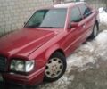 Красный Мерседес Е-Класс, объемом двигателя 2.2 л и пробегом 407 тыс. км за 2400 $, фото 1 на Automoto.ua