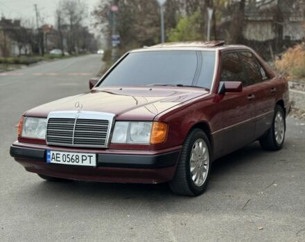 Красный Мерседес Е-Класс, объемом двигателя 2.2 л и пробегом 390 тыс. км за 4600 $, фото 3 на Automoto.ua