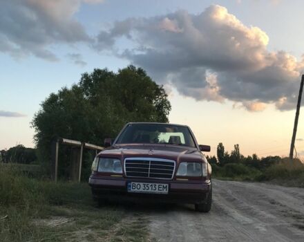 Красный Мерседес Е-Класс, объемом двигателя 2.2 л и пробегом 460 тыс. км за 2500 $, фото 1 на Automoto.ua